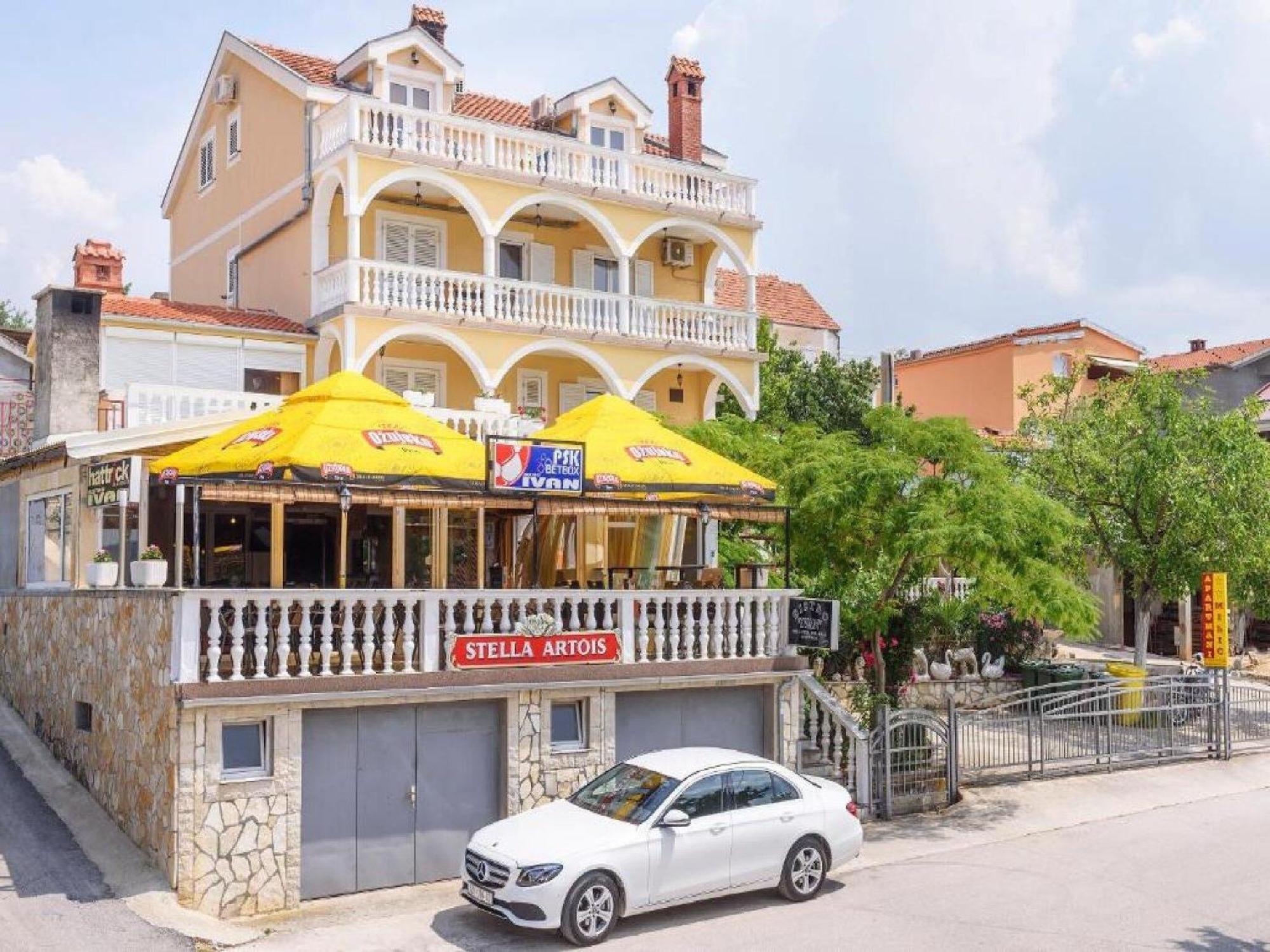 Smilje I Maslina - One Bedroom With Terrace 1 Apartment